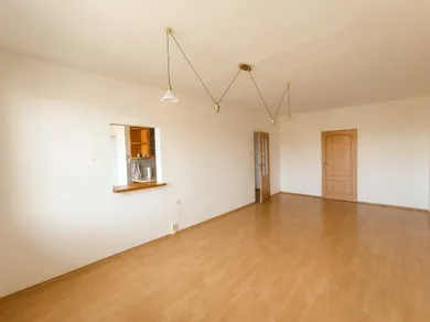 Na prenájom 3-izbový byt, 72 m², Komárno, Rákócziho ul.