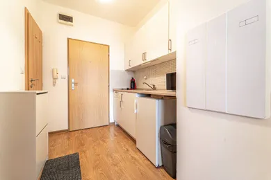 Na predaj 1-izbový byt, 28 m², Bratislava-Petržalka, Lachova