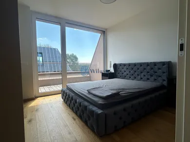Na prenájom 2-izbový byt, 55 m², Bratislava-Staré Mesto, Floriánska
