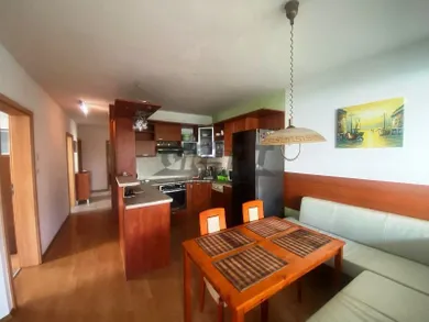Byty na prenájom 3-izbový, Bratislava-Ružinov · €1 000