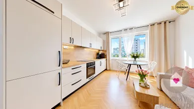 Na prenájom 3-izbový byt, 53 m², Bratislava-Staré Mesto, Cyrilova