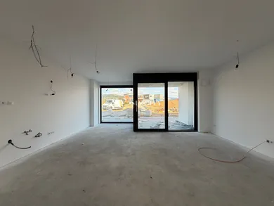 Квартиры на продажу, 3-комнатные, Banská Bystrica · €327 000