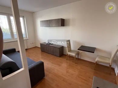 Na predaj 1-izbový byt, 35 m², Bratislava-Petržalka, Vyšehradská