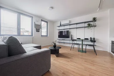 Byty na prenájom 2-izbový, Bratislava-Staré Mesto · €925