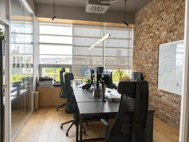 Na prenájom komerčné, 84 m², Bratislava-Ružinov, Karadžičova