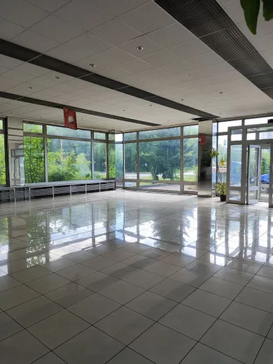 Lokale komercyjne na wynajem, Zvolen · €1233