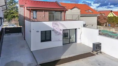 Eladó lakások, 4-szobás, Senec · €274 999