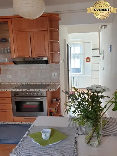 Na prenájom 2-izbový byt, 46 m², Bratislava-Nové Mesto, Mestská