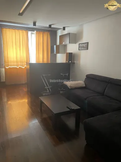Na prenájom 4-izbový byt, 98 m², Levice, Perecka