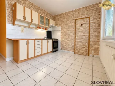 Na predaj 2-izbový byt, 67 m², Levice, Mochovská