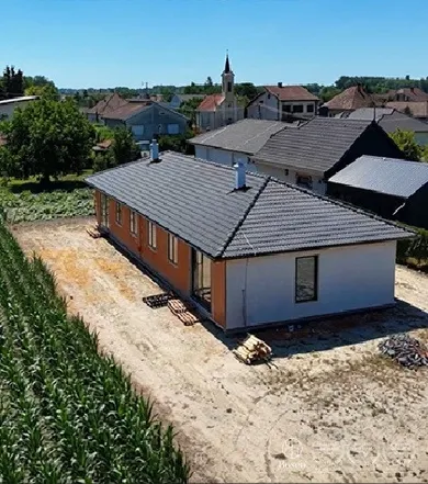 Na predaj 4-izbový dom, 152 m², Mad