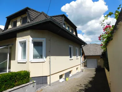 Domy na predaj 5-izbový, Nové Mesto nad Váhom · €249 000