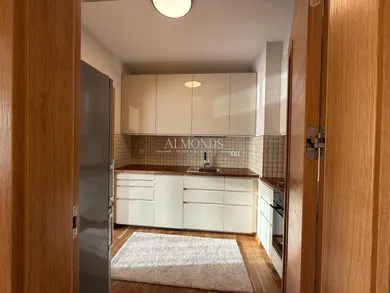 Na prenájom 4-izbový byt, 97 m², Bratislava-Karlova Ves