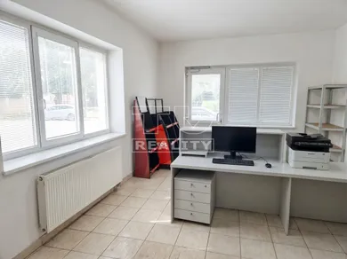 Na prenájom komerčné, 44 m², Senec