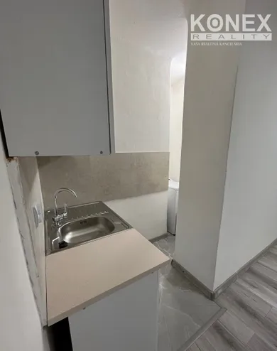 Na predaj 1-izbový byt, 1 m², Humenné, Sokolovská