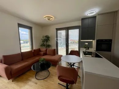 Na prenájom 3-izbový byt, 69 m², Bratislava-Staré Mesto, Bottova