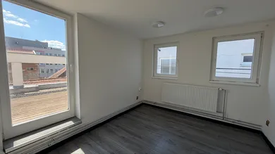 Kiadó kereskedelmi ingatlanok, Levice · €160