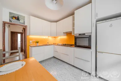 Na predaj 4-izbový byt, 85 m², Bratislava-Petržalka, Vígľašská