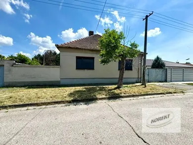 Domy na sprzedaż, 3-pokojowe, Nové Zámky · €100 000