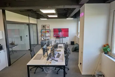 Na prenájom komerčné, 100 m², Bratislava-Ružinov, Tomášikova