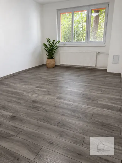 Na predaj 3-izbový byt, 64 m², Vráble, Sídl. Kaška