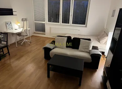 Na predaj 1-izbový byt, 38 m², Bratislava-Nové Mesto, Tomášikova