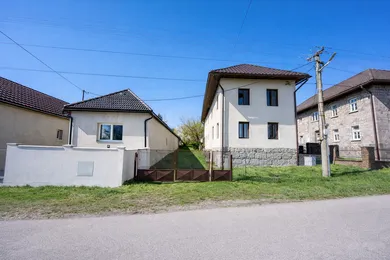 Na predaj 9-izbový dom, 220 m², Janova Lehota