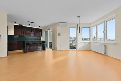 Byty na prenájom 4-izbový, Bratislava-Staré Mesto · €1 750