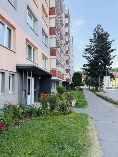 Mieszkania na sprzedaż, 4-pokojowe, Brezno · €163 500
