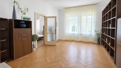 Na predaj 2-izbový byt, 90 m², Bratislava-Staré Mesto, Mariánska