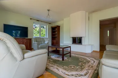 Na predaj 8-izbový dom, 300 m², Limbach, Gaštanová