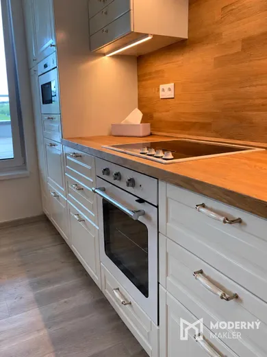 Na prenájom 3-izbový byt, 90 m², Trenčín, Liptovská