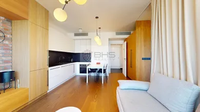 Na predaj 2-izbový byt, 50 m², Bratislava-Staré Mesto, Továrenská