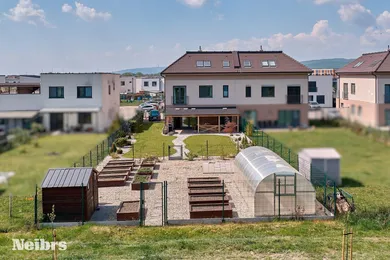 Domy na sprzedaż, Slovenský Grob · €329 000