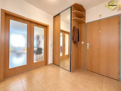 Na predaj 3-izbový byt, 92 m², Bratislava-Ružinov, Na križovatkách