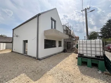 Na predaj 3-izbový dom, 61 m², Bratislava-Ružinov
