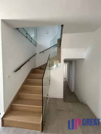 Na predaj dom v Bratislava-Záhorská Bystrica · €880 000 · Dokončené