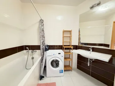 Na prenájom 2-izbový byt, 54 m², Bratislava-Staré Mesto, Landererova