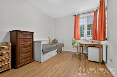 Na predaj 7-izbový dom, 240 m², Marianka, Karpatská