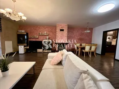 Na prenájom 4-izbový dom, 220 m², Nitra, Neuvedená