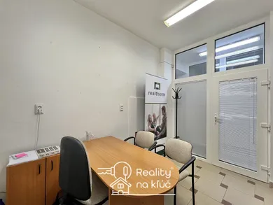 Na prenájom komerčné, Nové Zámky, M. R. Štefánika