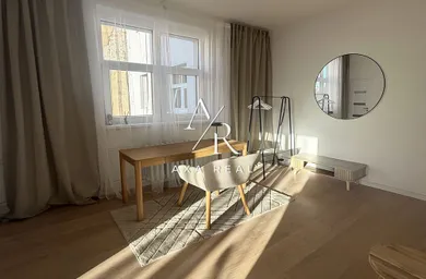 Na prenájom 2-izbový byt, 50 m², Bratislava-Staré Mesto, Heydukova