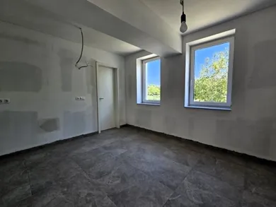 Na predaj 4-izbový byt, 102 m², Darnózseli