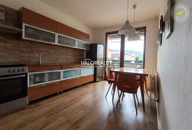 Na predaj 3-izbový byt, 72 m², Revúca, Daxnerova