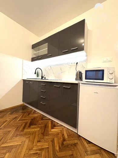 Na prenájom 1-izbový byt, 21 m², Komárno