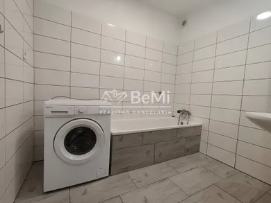 Na prenájom 3-izbový byt, 72 m², Kozárovce, Hlavná