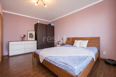 Na predaj 1-izbový byt, 42 m², Bratislava-Petržalka, Šustekova ulica