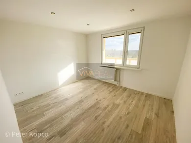 Na predaj 4-izbový byt, 73 m², Trnava, Ulica Šafárikova