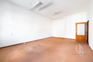 Na predaj objekt, 170 m², Banská Bystrica, Námestie Štefana Moyzesa