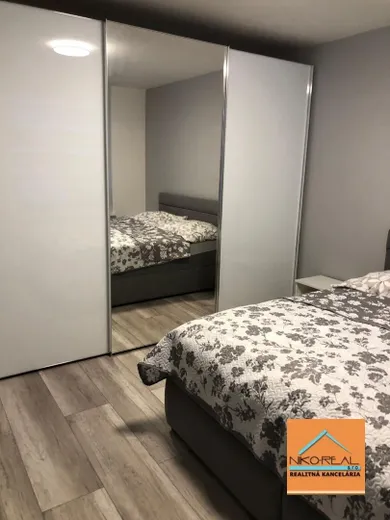 Na predaj 2-izbový byt, 52 m², Bratislava-Ružinov, Nevädzová
